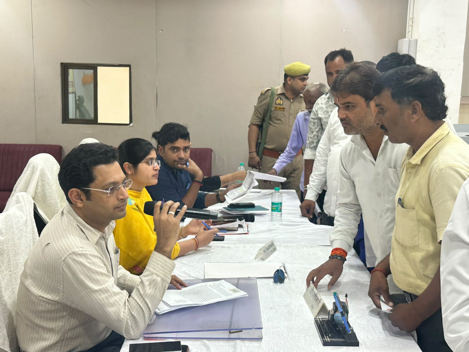 जौनपुर :सम्पूर्ण समाधान दिवस में डीएम ने सुनीं फरियादें, अधिकारियों को गुणवत्तापूर्ण निस्तारण के निर्देश