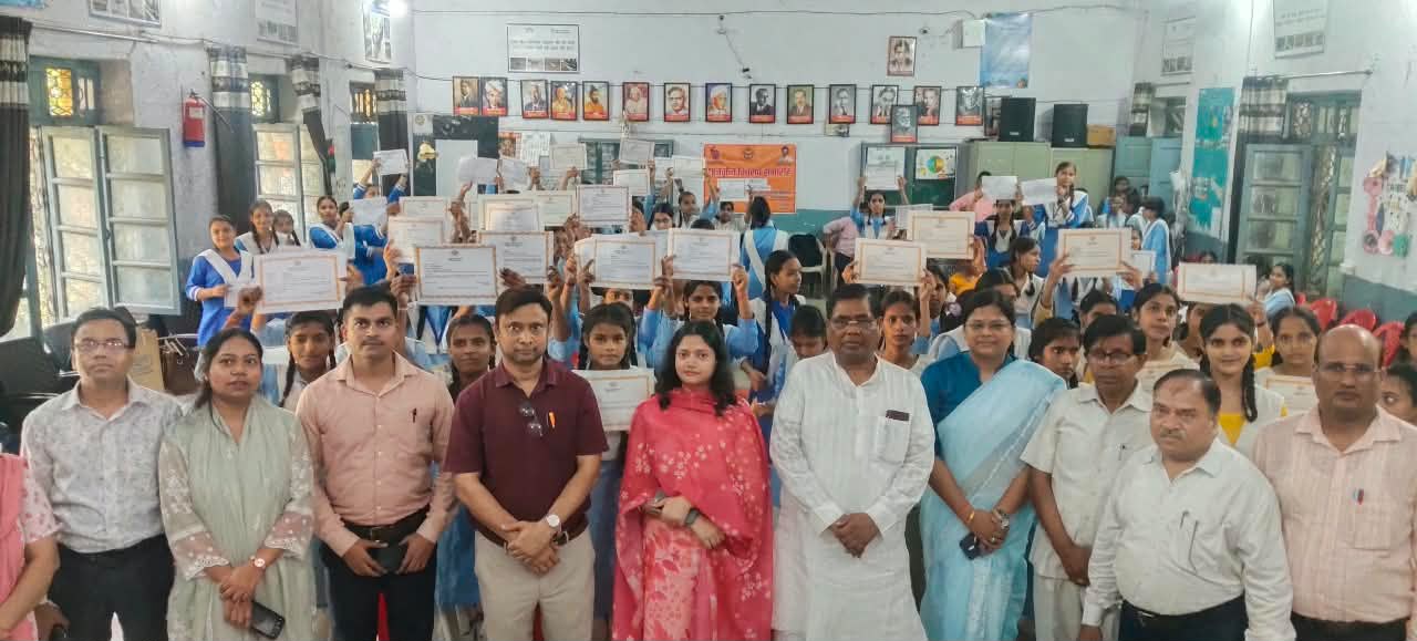 फर्रुखाबाद:छात्र-छात्राओं को मिले छात्रवृत्ति स्वीकृति पत्र, महादेवी वर्मा राजकीय बालिका इंटर कॉलेज में हुआ सजीव प्रसारण