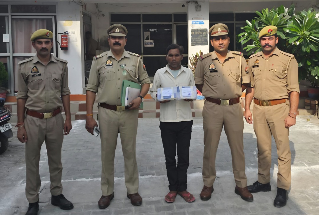 फर्रुखाबाद में साइबर फ्रॉड के आरोपी को पुलिस ने किया गिरफ्तार, ₹1.30 लाख और 01 मोबाइल बरामद