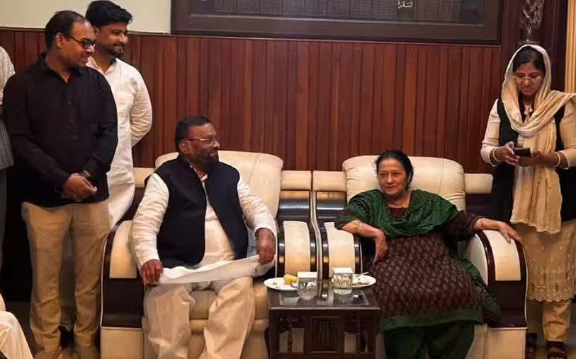 रामपुर में आजम खान परिवार से मिले स्वामी प्रसाद मौर्य