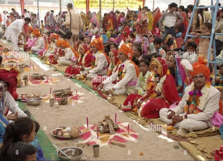 जौनपुर :सामूहिक विवाह योजना के अन्तर्गत शासनादेश द्वारा कन्याओं के खाते में भेजी जाएंगी 64000 रूपये 