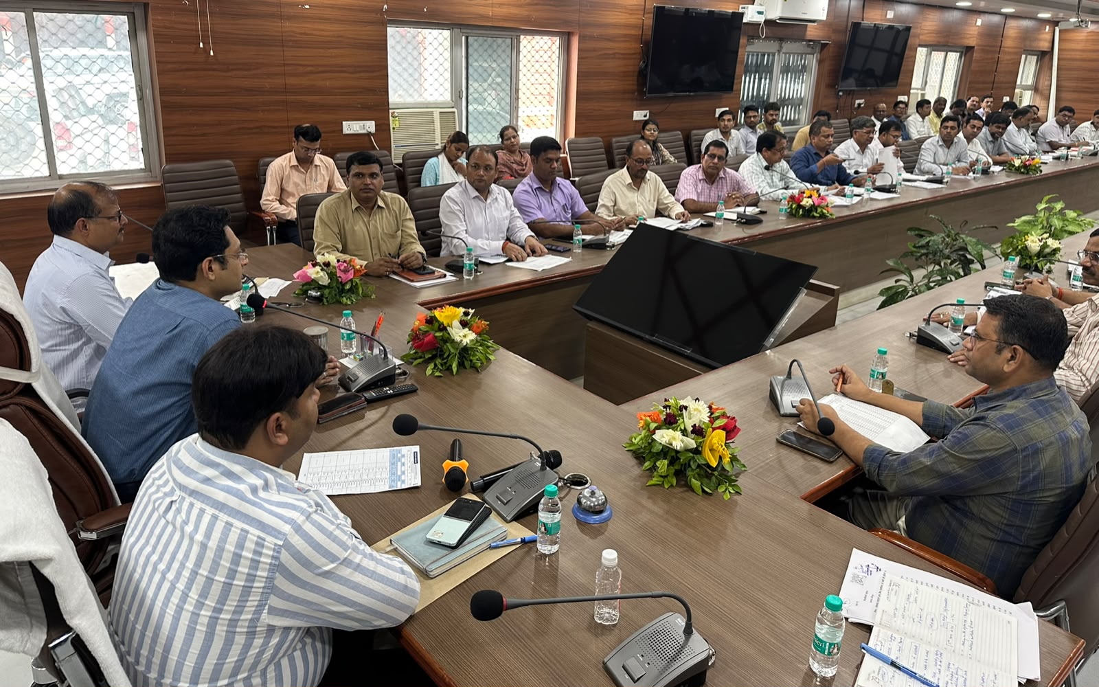 जौनपुर :जिलाधिकारी  की अध्यक्षता में जनगणना कार्यों की तैयारियों के संबंध में महत्वपूर्ण बैठक हुई आयोजित 