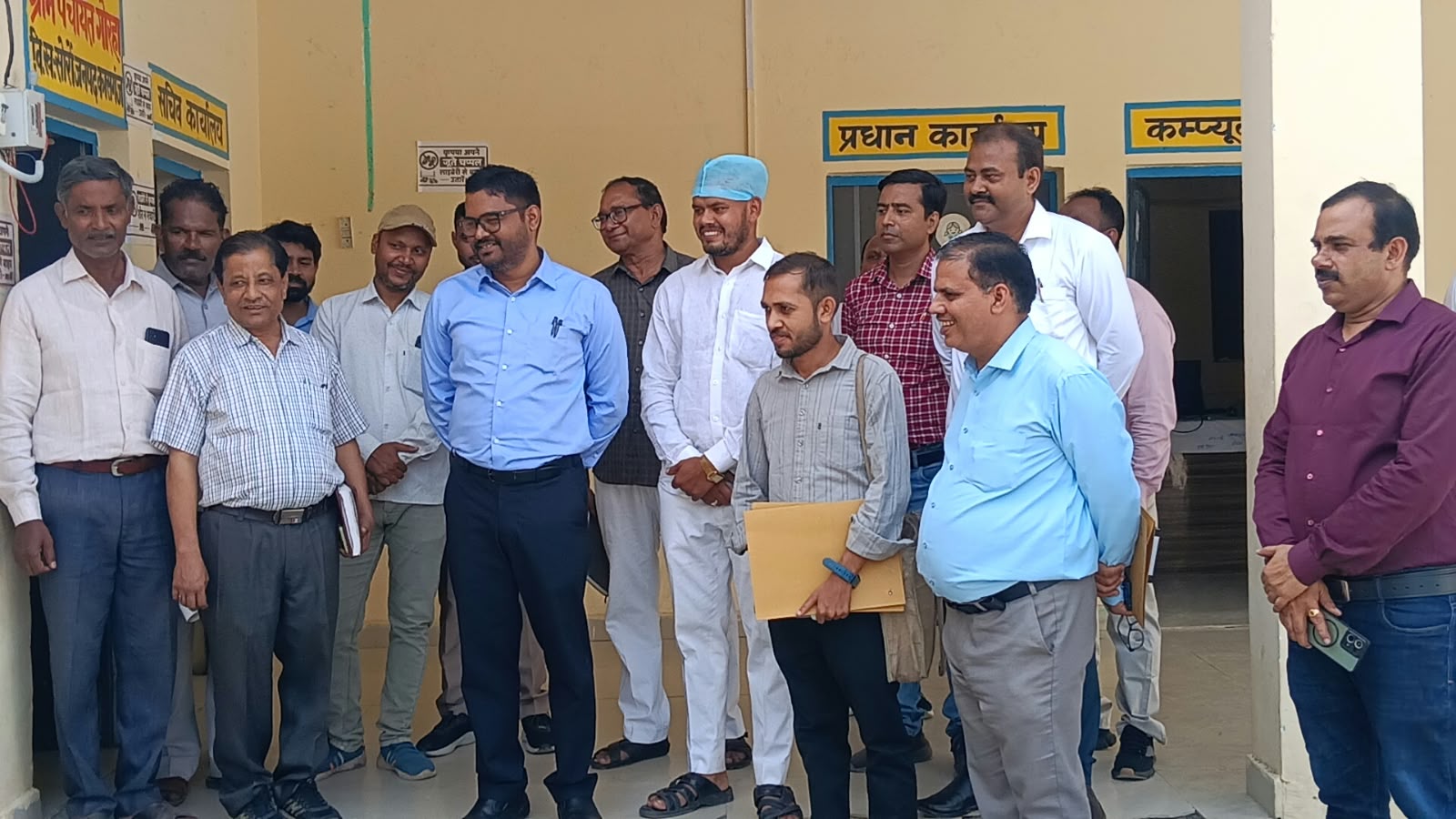 कासगंज :-आकांक्षात्मक ब्लॉकों में नोडल अधिकारियों ने किया स्थलीय निरीक्षण, योजनाओं की प्रगति की समीक्षा।