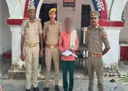 फर्रुखाबाद - थाना शमसाबाद पुलिस ने अवैध तमंचा और जिंदा कारतूस के साथ एक अभियुक्त को किया गिरफ्तार