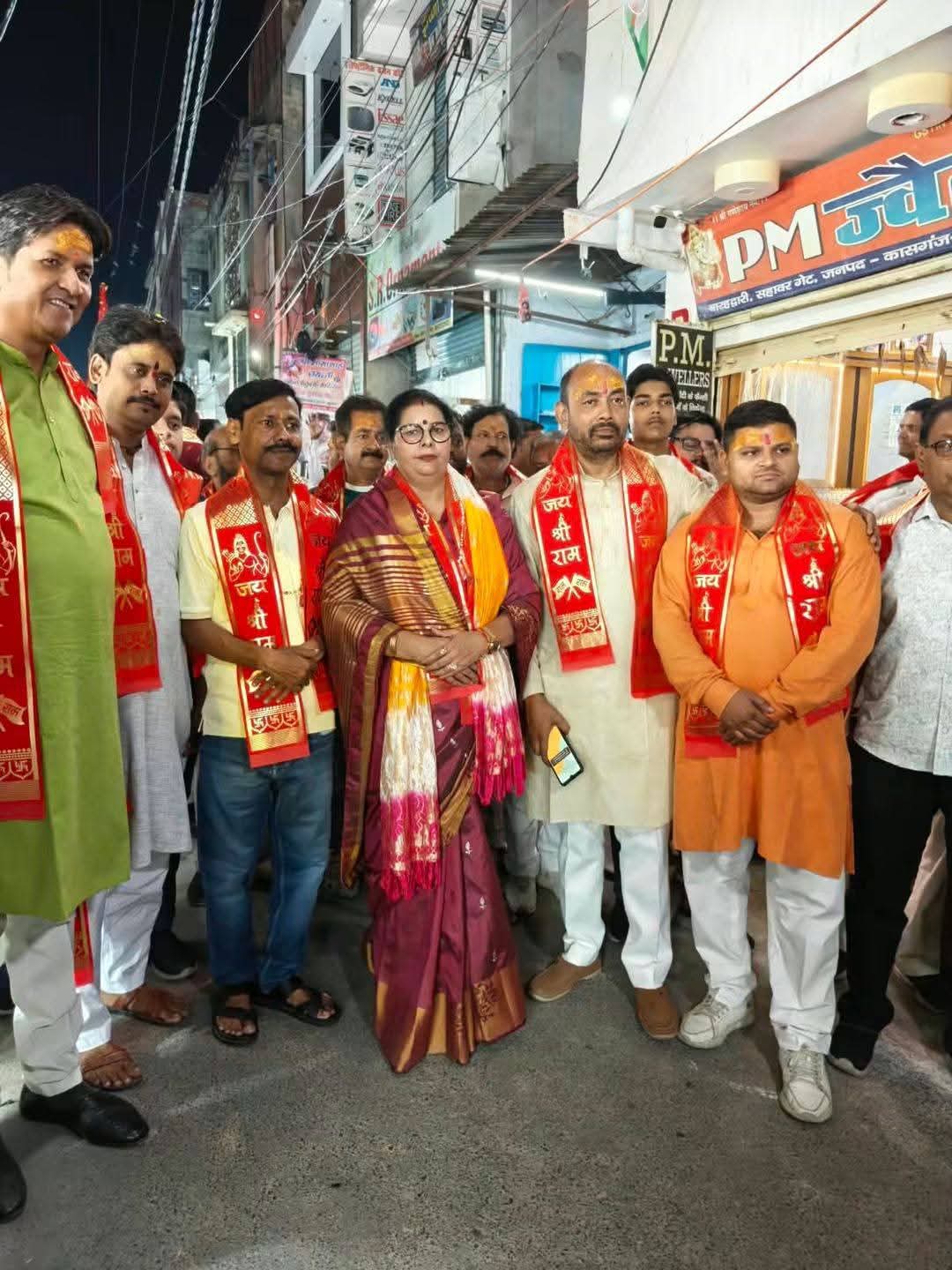 कासगंज ः महिला आयोग की सदस्य श्रीमती रेनू गोड ने किया रामलीला का सुभारम्भ 