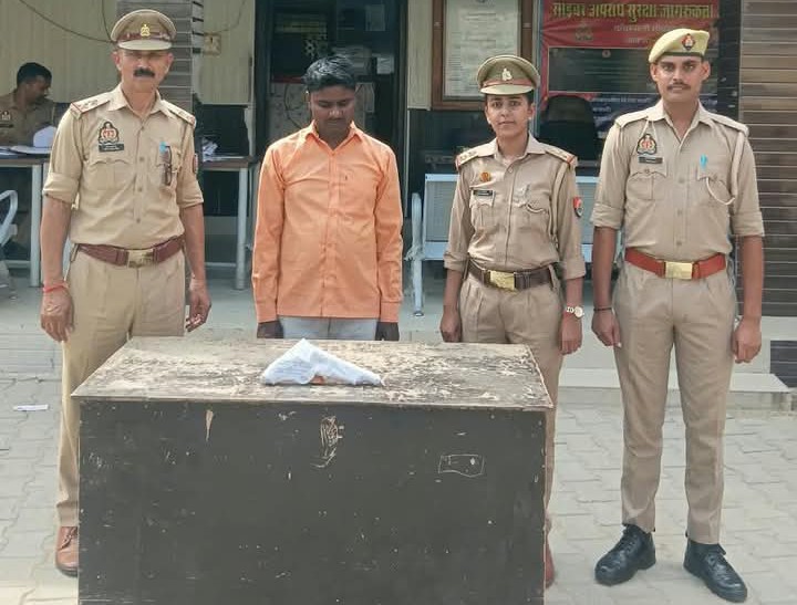 लखीमपुर खीरी : 12 बोर के अवैध तमंचे और जिंदा कारतूस के साथ अभियुक्त गिरफ्तार