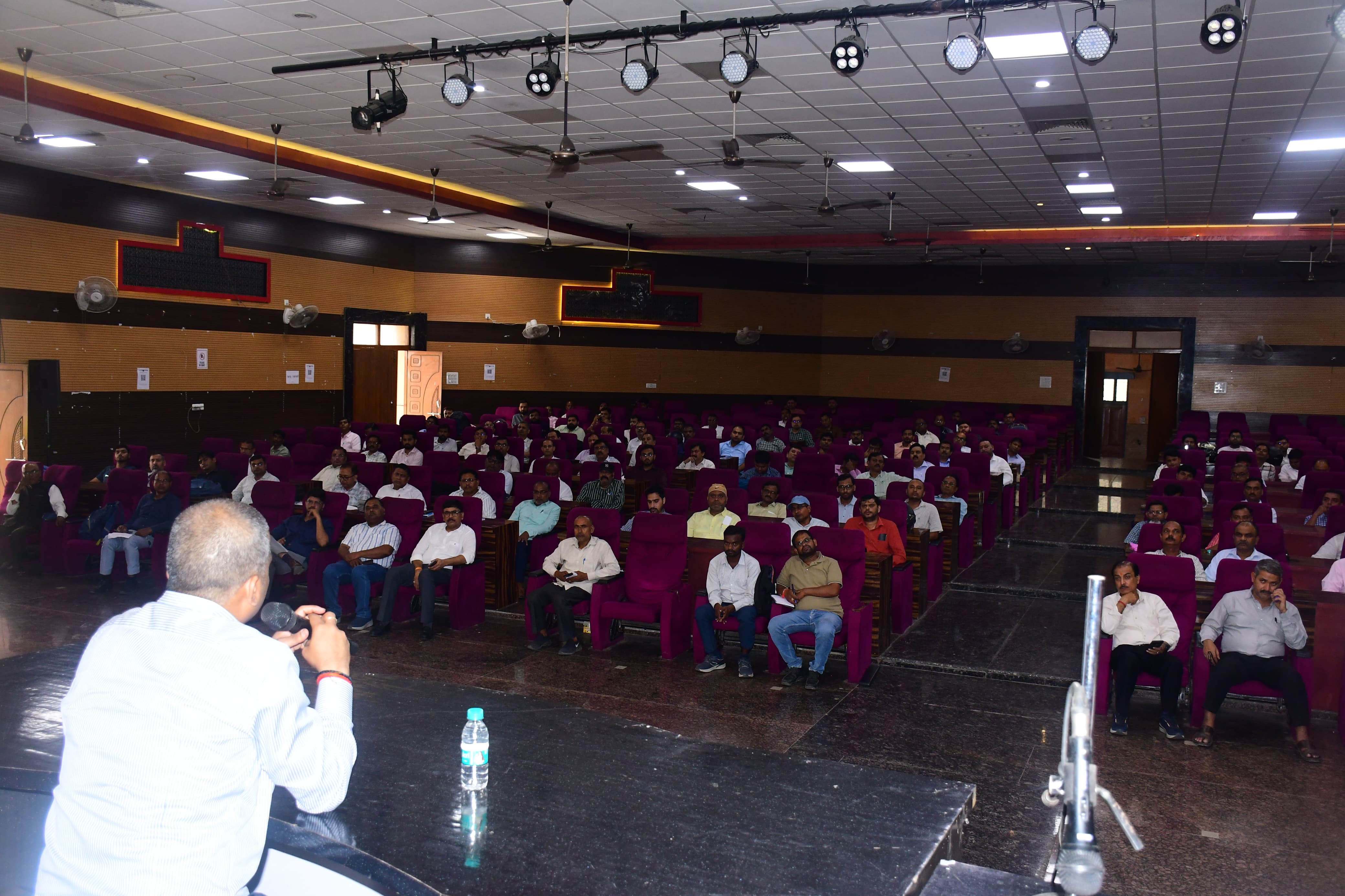 इलाहाबाद-झांसी खण्ड स्नातक निर्वाचन क्षेत्र के द्विवार्षिक निर्वाचन-2026 के लिए मतदान कार्मिकों का प्रथम प्रशिक्षण सम्पन्न*