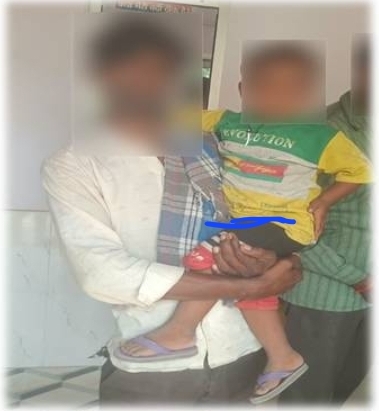 फर्रुखाबाद-  'ऑपरेशन मुस्कान' के तहत कोतवाली मोहम्मदाबाद पुलिस ने 3 वर्षीय बच्चे को 2 घंटे के अंदर सकुशल परिजनों को सौंपा