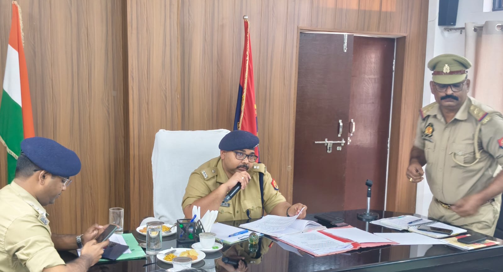 फर्रुखाबाद: अपर पुलिस अधीक्षक की अध्यक्षता में हुई SJPU और AHT की मासिक बैठक, बाल संरक्षण व सुरक्षा के दिए गए निर्देश