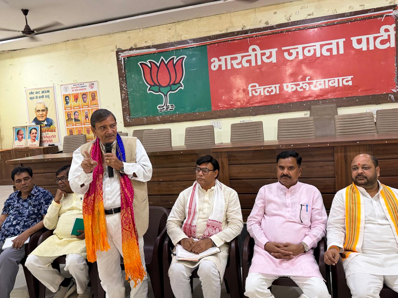 फर्रुखाबाद में विधान परिषद शिक्षक चुनाव की तैयारियों को लेकर भाजपा की बैठक, फतेहचंद वर्मा ने दिया जीत का मंत्र
