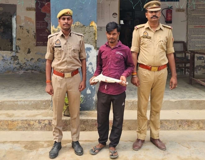 फर्रुखाबाद- थाना राजेपुर पुलिस द्वारा 01 अभियुक्त 01 अवैध तमंचा 12 बोर व 02 जिन्दा कारतूस सहित गिरफ्तार 