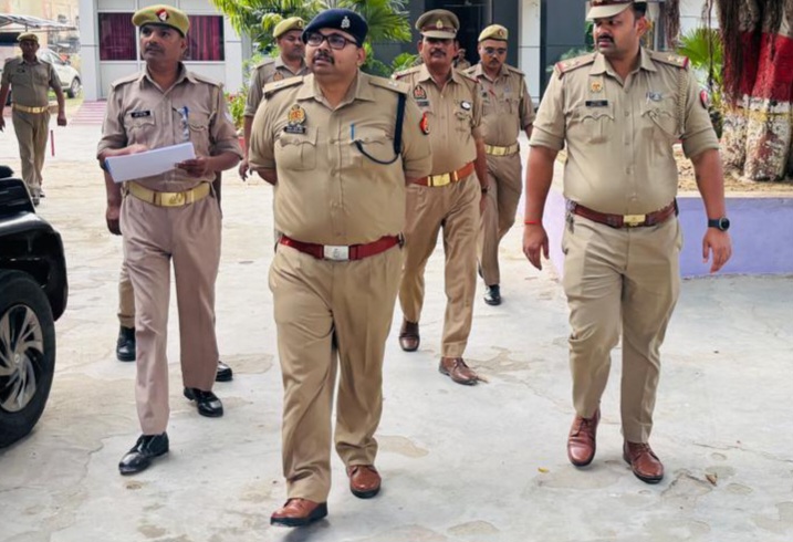 फर्रुखाबाद: अपर पुलिस अधीक्षक फतेहगढ़ ने थाना मऊदरवाजा का अर्धवार्षिक निरीक्षण कर परखे अभिलेख, महिला हेल्प डेस्क और साइबर कक्ष का लिया जायजा