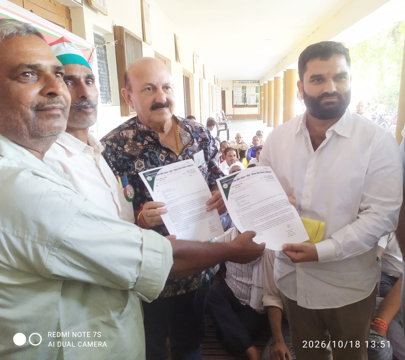लखीमपुर खीरी : राकिशसं ने विधायकों के आश्वासन पर सत्याग्रह किया समाप्त, मुख्यमंत्री के नाम संबोधित ज्ञापन विधायकों को सौंपा 
