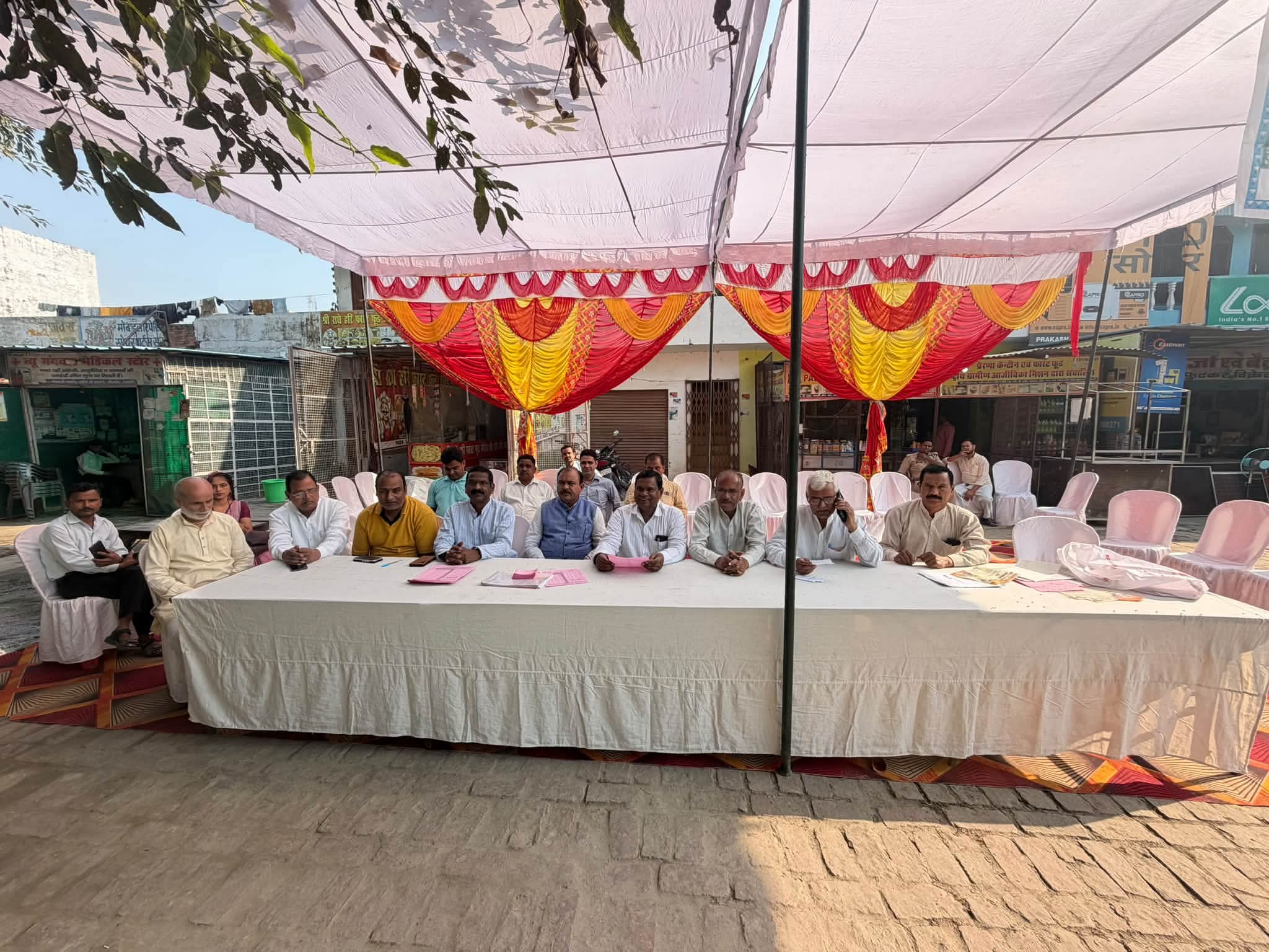 बरेली : मीरगंज बूथ पर बरेली-मुरादाबाद खंड शिक्षक निर्वाचन क्षेत्र से प्रत्याशी श्री हरि सिंह ढिल्लो  के समर्थन में मतदाताओं से मतदान करने की अपील की
