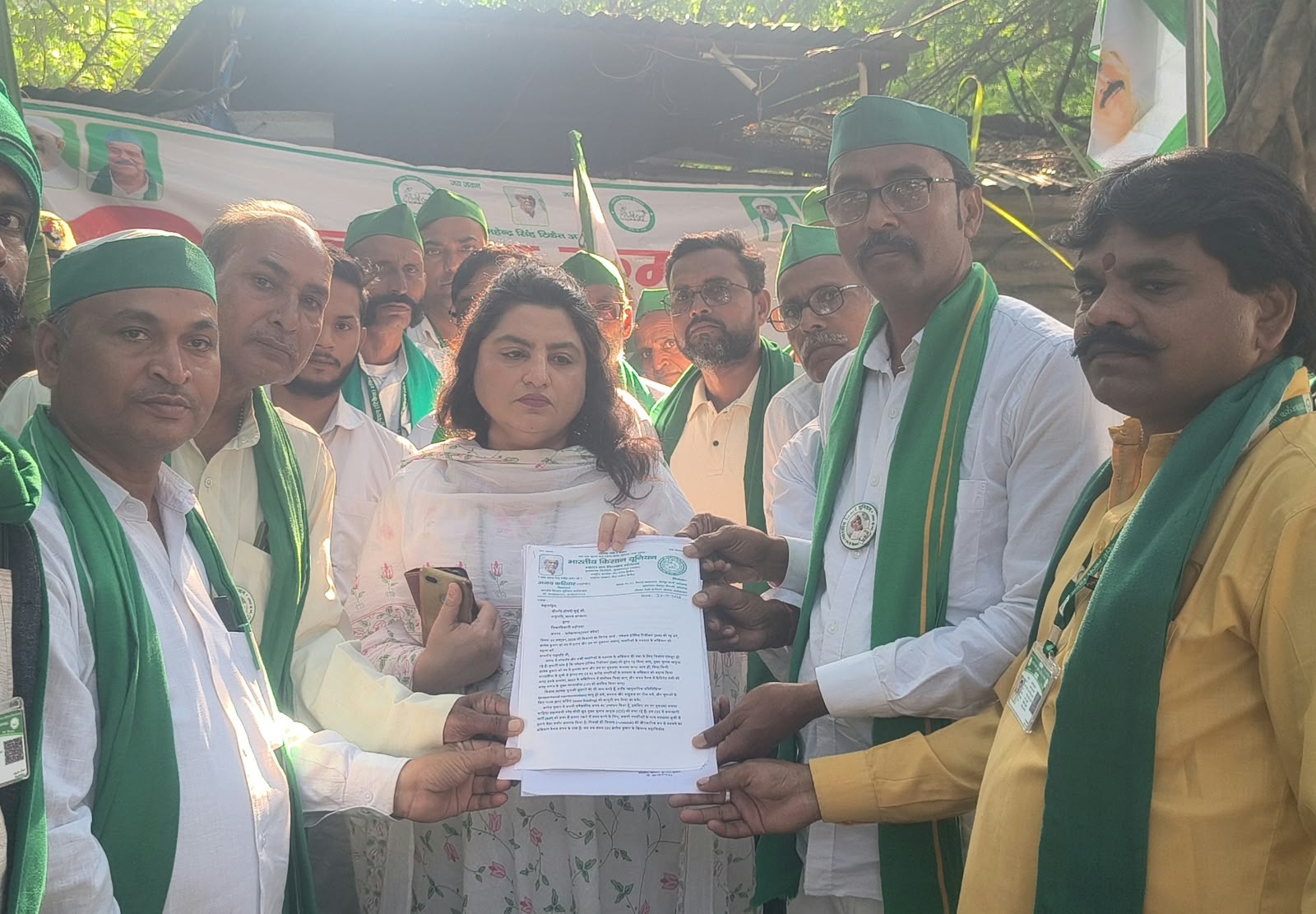 फर्रुखाबाद में भाकियू टिकैत का प्रदर्शन, गन्ने का रेट ₹600 करने और SIR रद्द करने की मांग