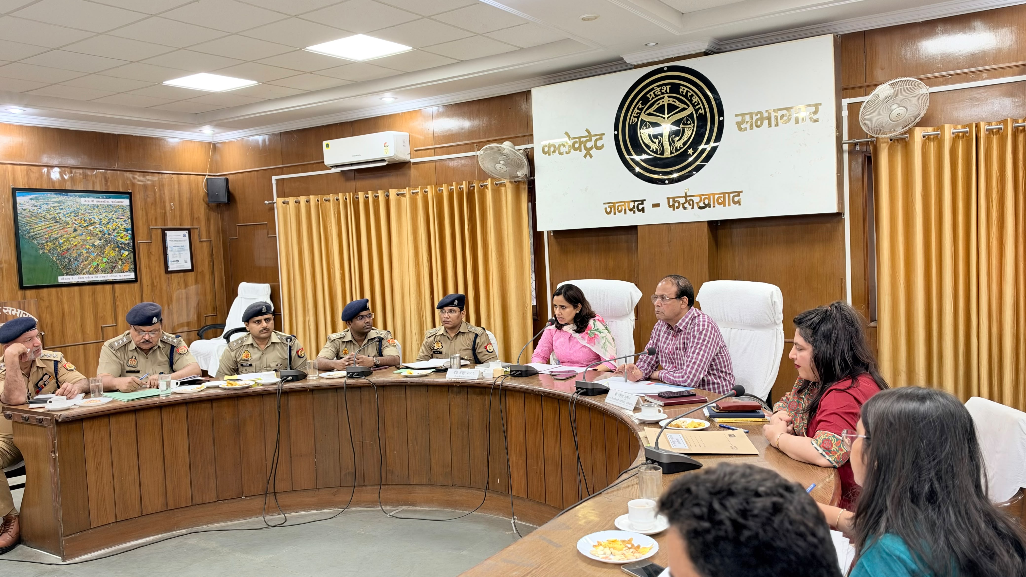 फर्रुखाबाद: दीपावली पर आतिशबाजी दुकानों में सुरक्षा मानकों का कड़ाई से पालन सुनिश्चित करें -जिलाधिकारी डॉ. अंकुर लाठर