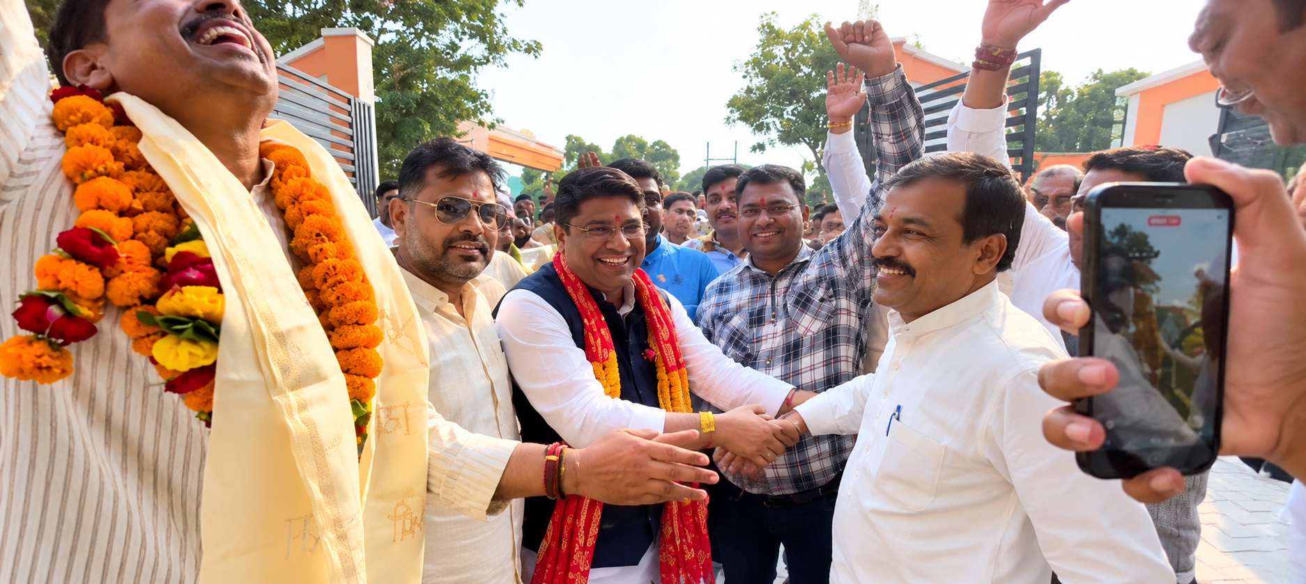 एटा पहुंचे भाजपा प्रदेश प्रवक्ता अभिषेक कृष्ण दुबे, कार्यकर्ताओं ने किया भव्य स्वागत
