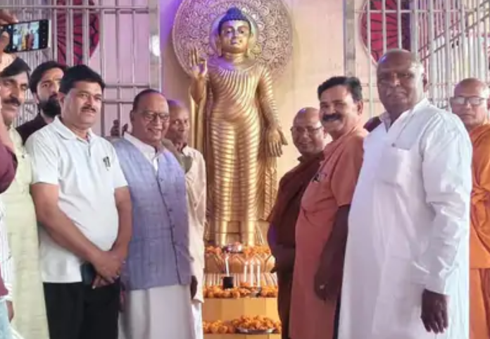 संकिसा में 86वें बौद्ध मेले का शुभारंभ:अमृतपुर विधायक ने फीता काटकर किया उद्घाटन