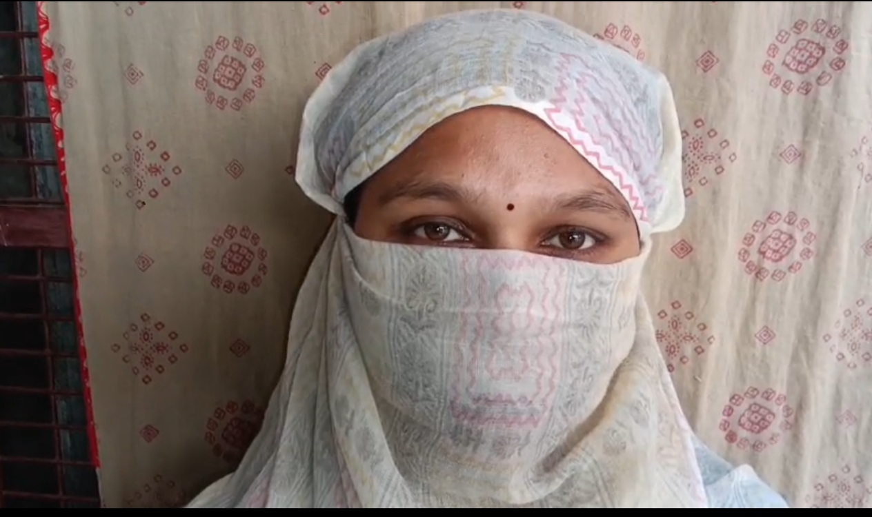 फर्रुखाबाद में पुश्तैनी मकान पर कब्जे का आरोप, डीएम से एफआईआर दर्ज कराने की मांग