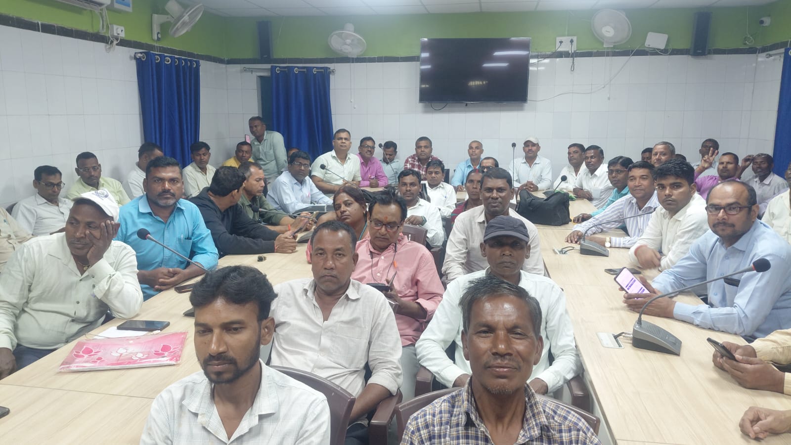 गया: बीएलओ की बैठक में वोटर लिस्ट पुनरीक्षण का निर्देश