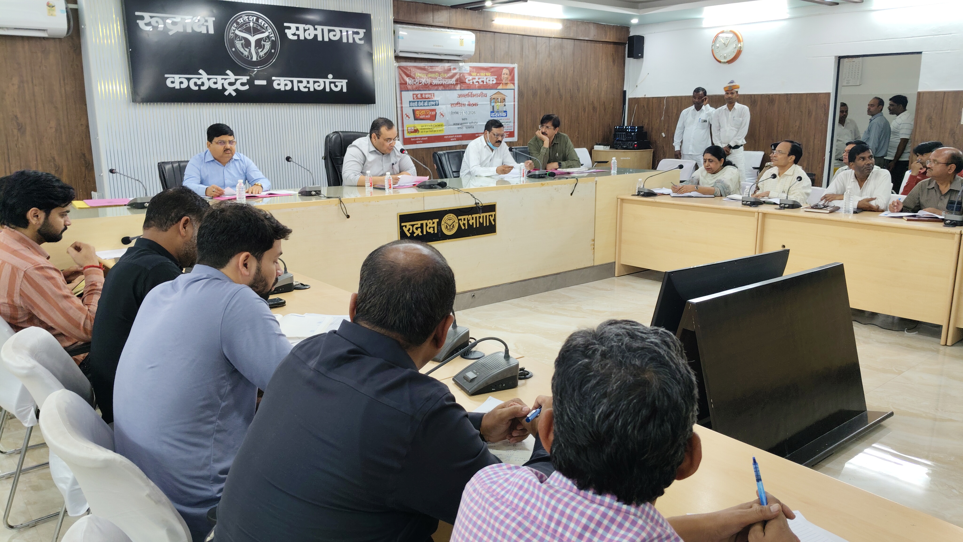 कासगंज :  जिला स्वास्थ्य समिति की बैठक सम्पन्न - स्वास्थ्य सेवाओं को बेहतर बनाने के निर्देश*