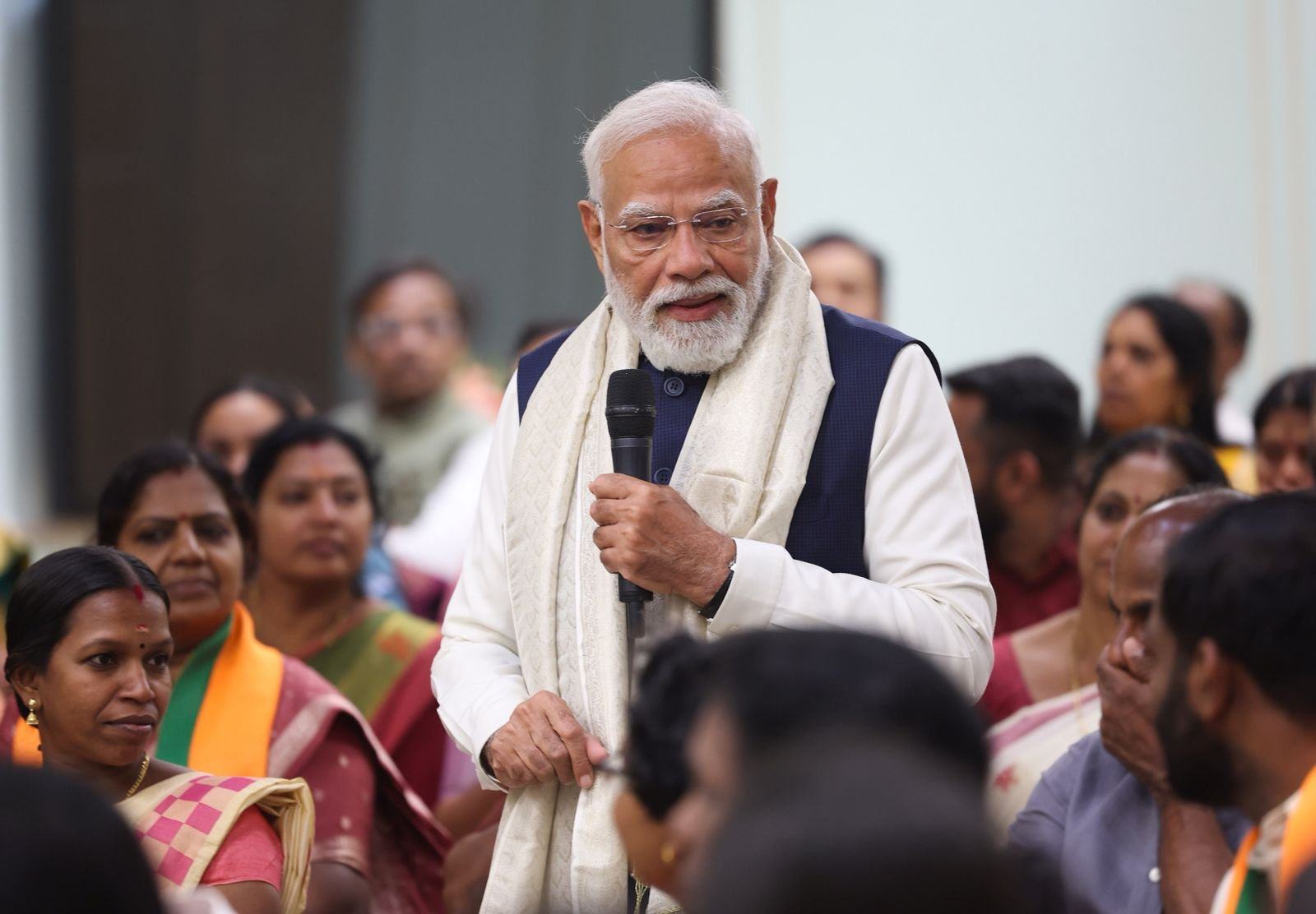 नरेंद्र मोदी की जीवनी: चाय बेचने से भारत के प्रधानमंत्री बनने तक का सफर